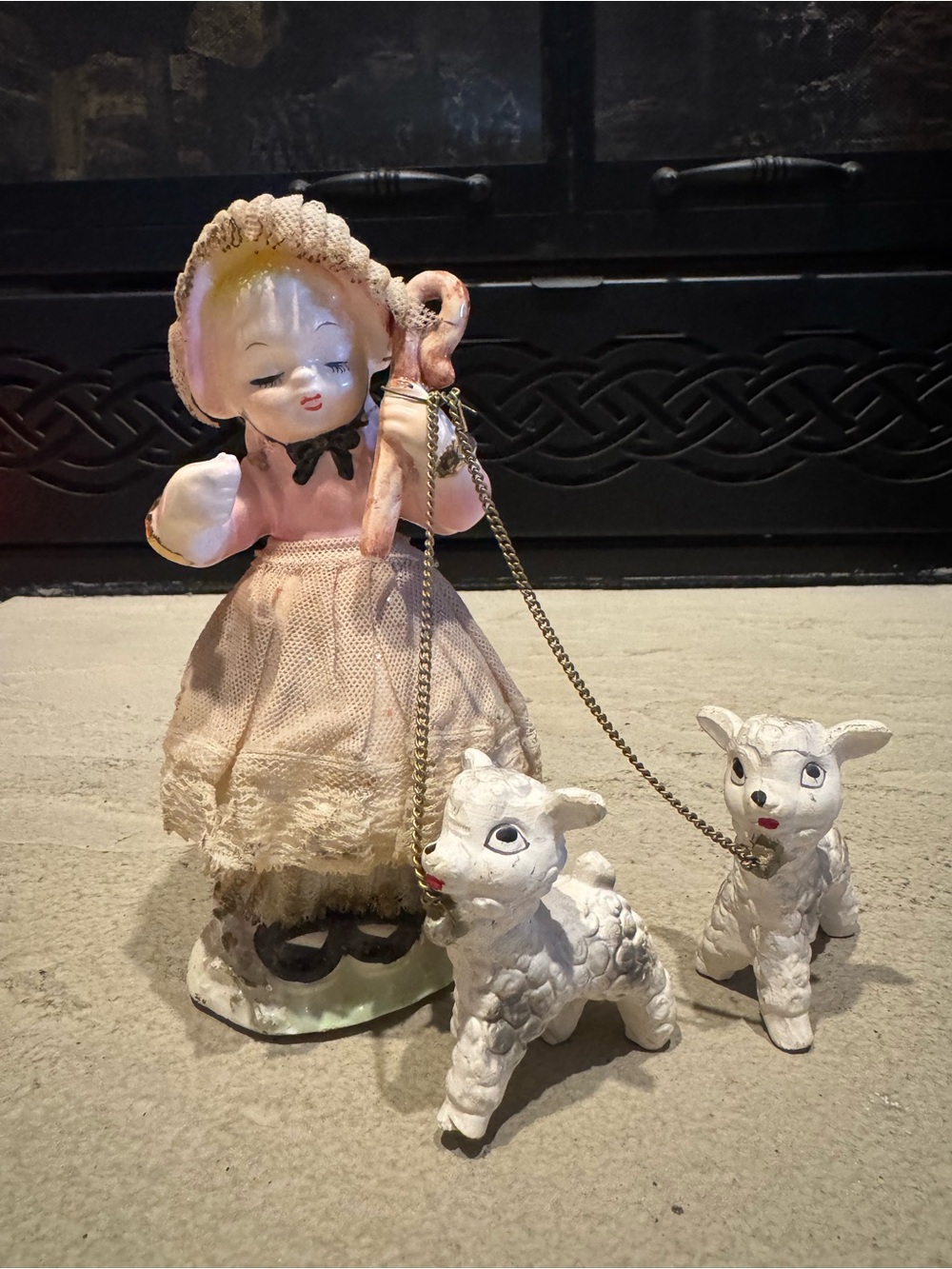 Vintage 1950’s Japan Little Bo Peep & 2 attached lambs-Original chains & lace
